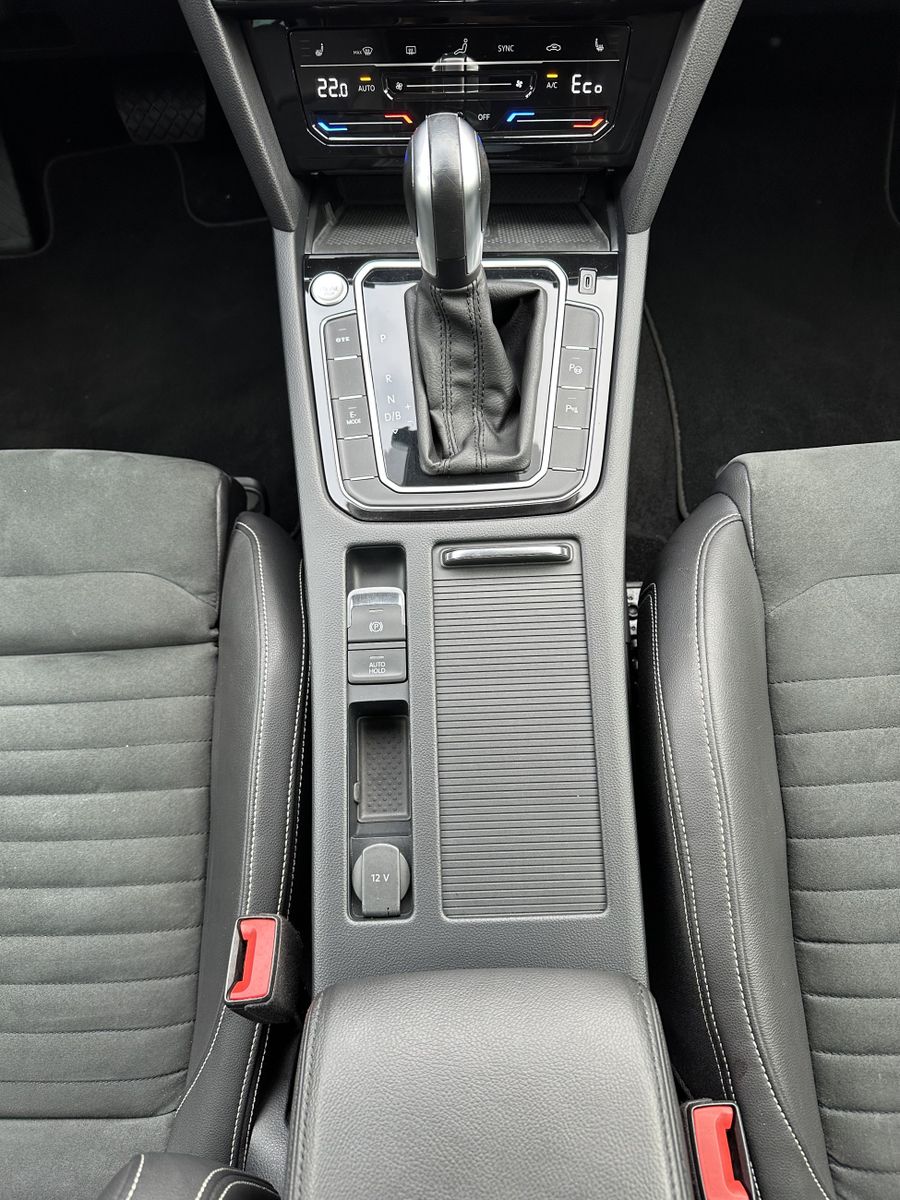 Fahrzeugabbildung Volkswagen Passat Variant GTE NAV+IQ-LIGHT+KAMERA+17ZOLL+PP