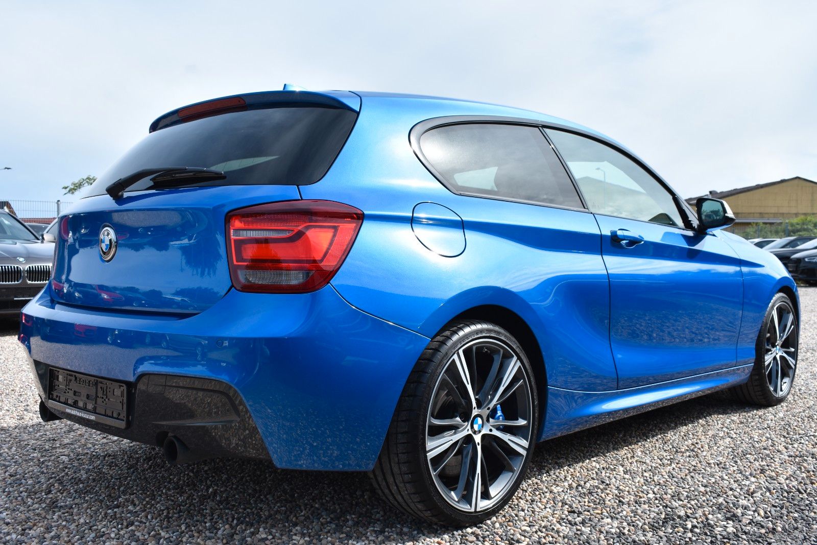 Fahrzeugabbildung BMW BMW M135i xDrive H&K 19 Zoll Navi Prof