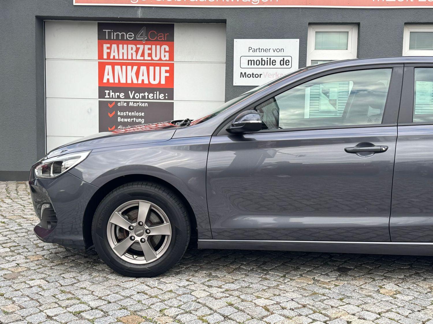 Hyundai i30 Select Kamera CarPlay Navi SHZ Tempom.