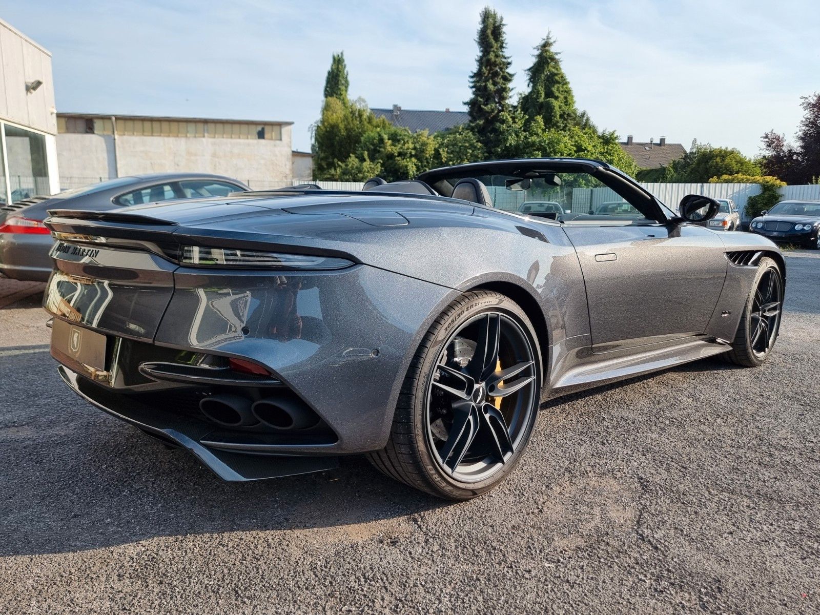 Fahrzeugabbildung Aston Martin DBS 5.2 V12 Volante/Werksgarantie 09/27/1A