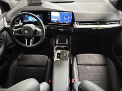 Fahrzeugabbildung BMW 218i Active Tourer M Sport--AHK/DrivingProf/Pano