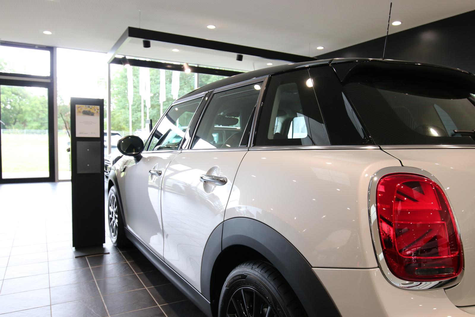 showroom-image-bottom