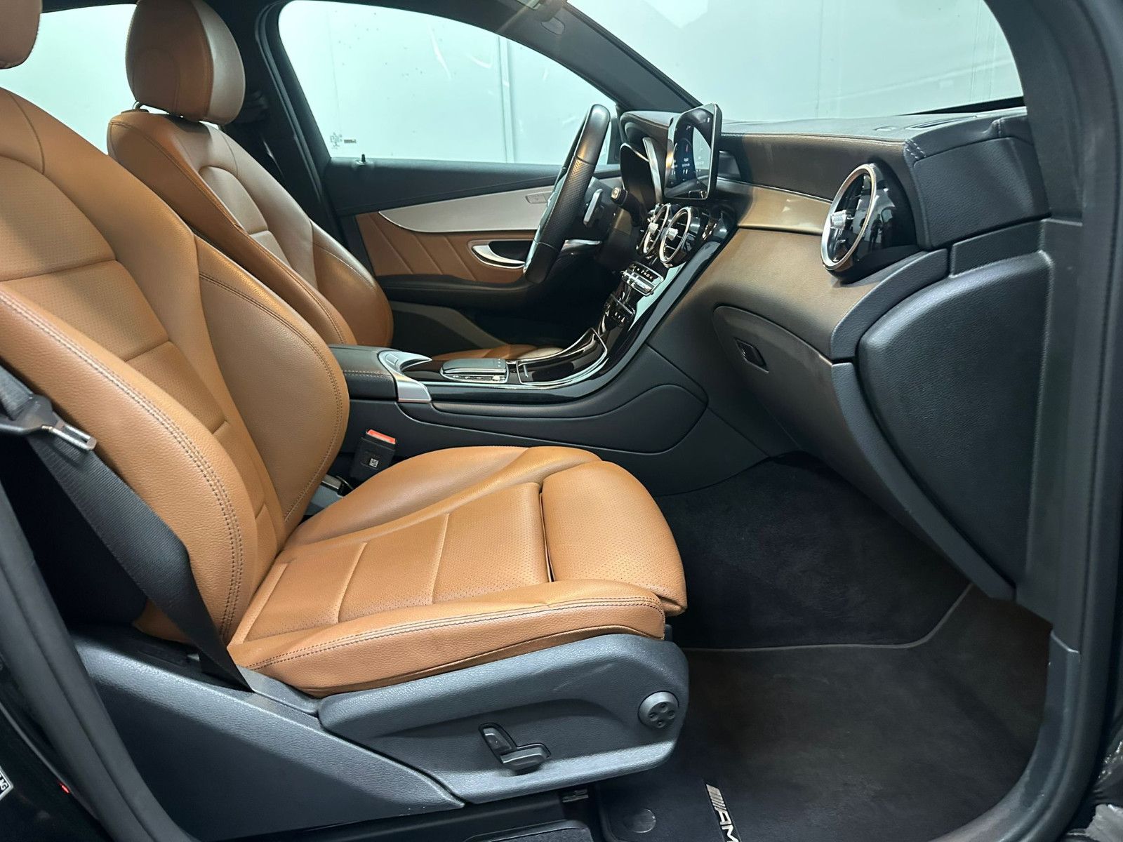 Fahrzeugabbildung Mercedes-Benz GLC 220 d 4MATIC Coupé *AMG-LINE*DISTRO*KAMERA*