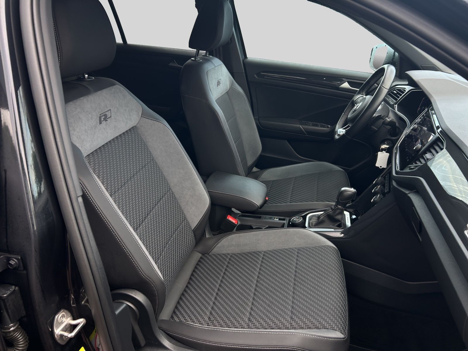 Volkswagen T-Roc 2.0 TSI DSG 4M R-LINE LED PANO KAMERA PDC foto 4
