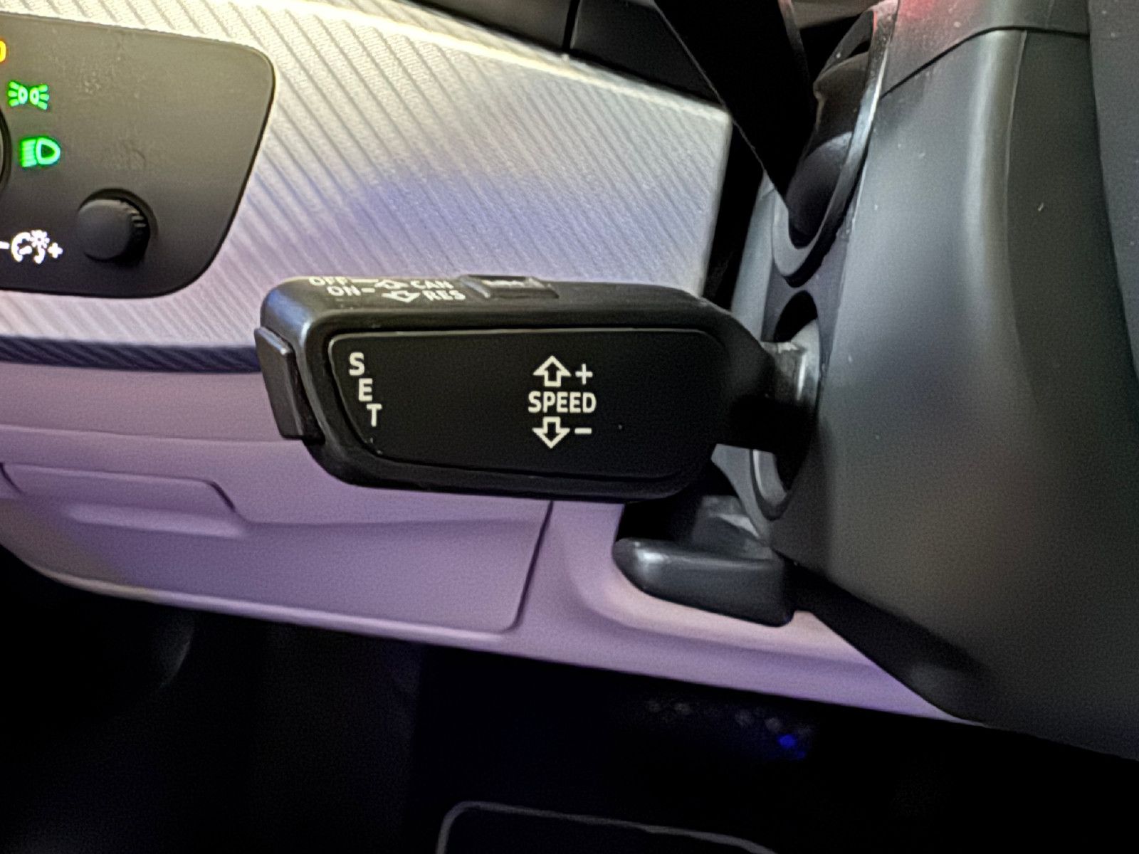 Fahrzeugabbildung Audi A4 Avant DESIGN S-TRONIC PANO STHD AHK LEDER