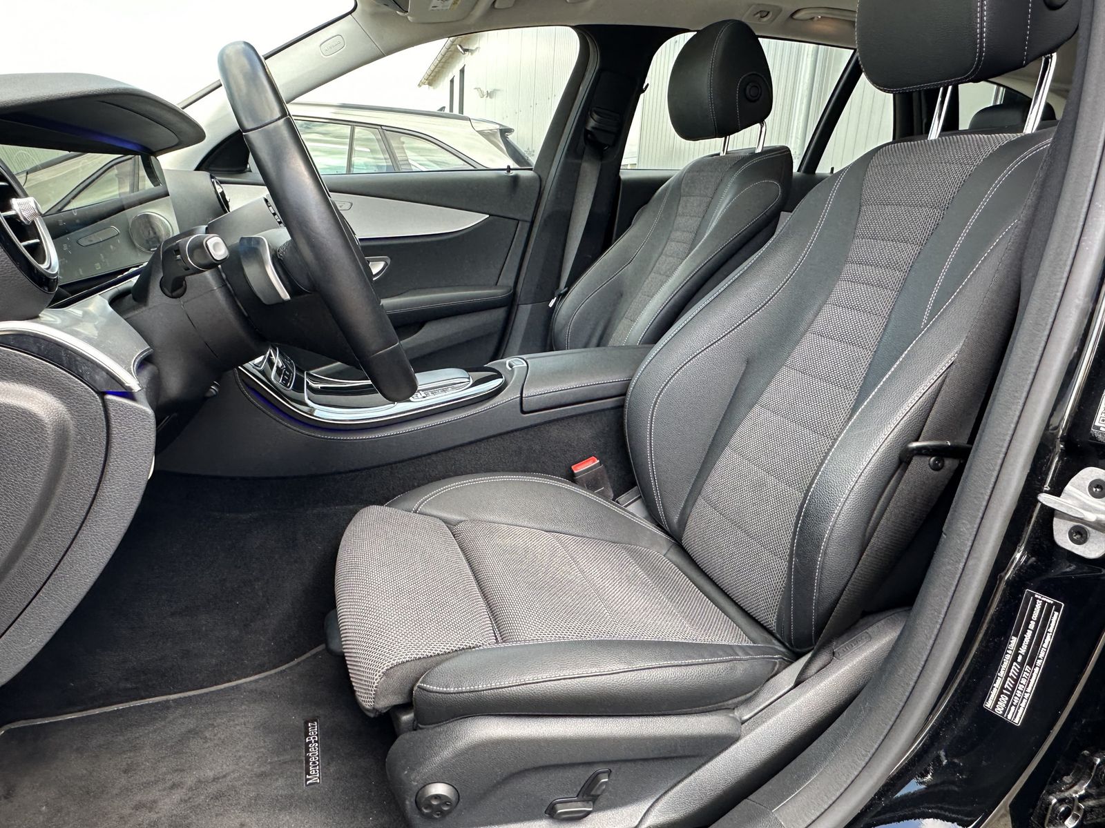 Fahrzeugabbildung Mercedes-Benz E 300e T Avantgarde NAV+LED+PANO+WIDESCREEN+KAM