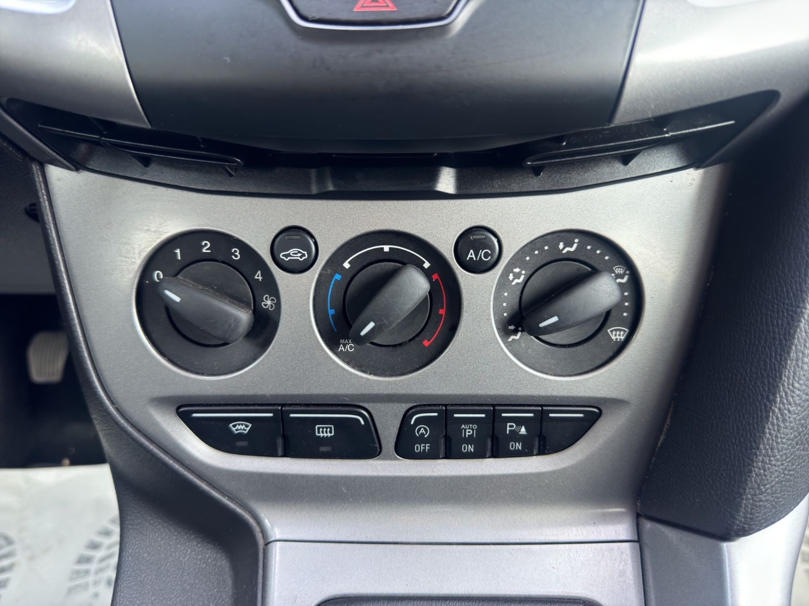 Fahrzeugabbildung Ford Focus Turnier Sync Edition/Klima./PDC/Navi
