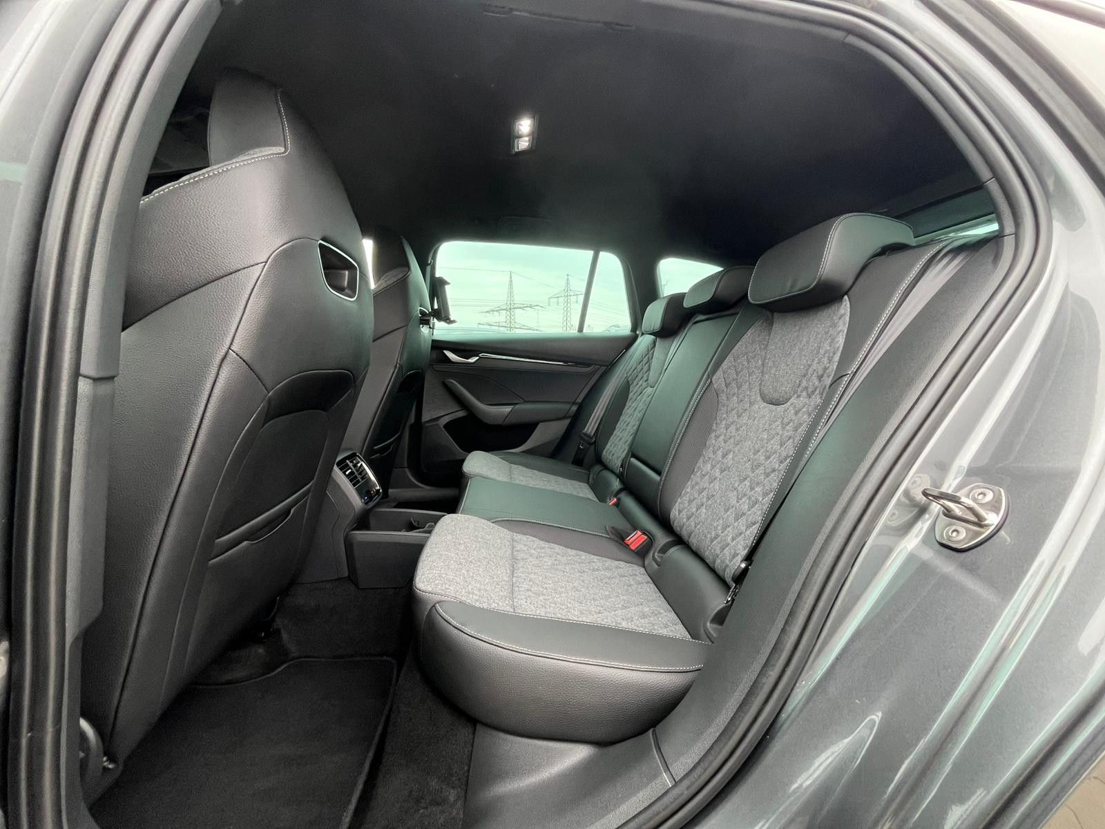 Fahrzeugabbildung SKODA Octavia 2.0 TDI Sportline DSG MATRIX*WINTER*5J.G