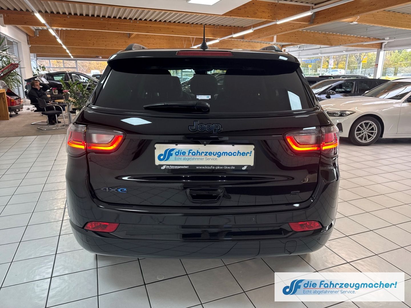 Fahrzeugabbildung Jeep Compass S Plug-In Hybrid 4WD Navi Soundsystem 36