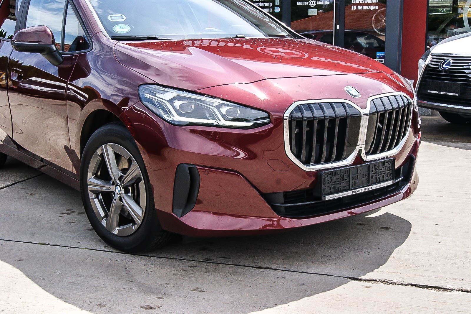 Fahrzeugabbildung BMW 223 Active Tourer i xDrive LEDER HEAD-UP WINTER