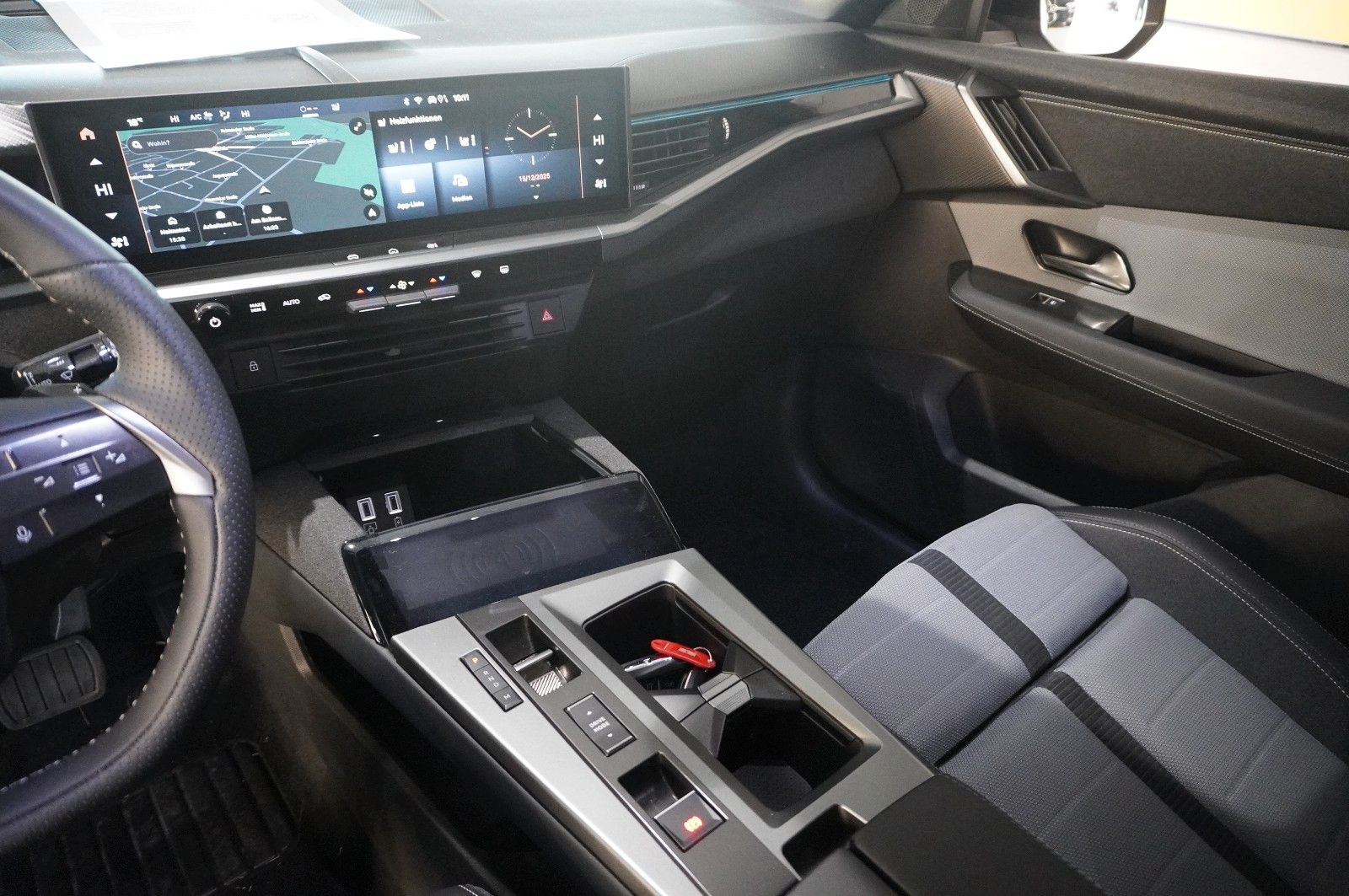 Fahrzeugabbildung Opel Grandland B 1.2 48V GS MHD LED-MATRIX/KAMERA/SHZ