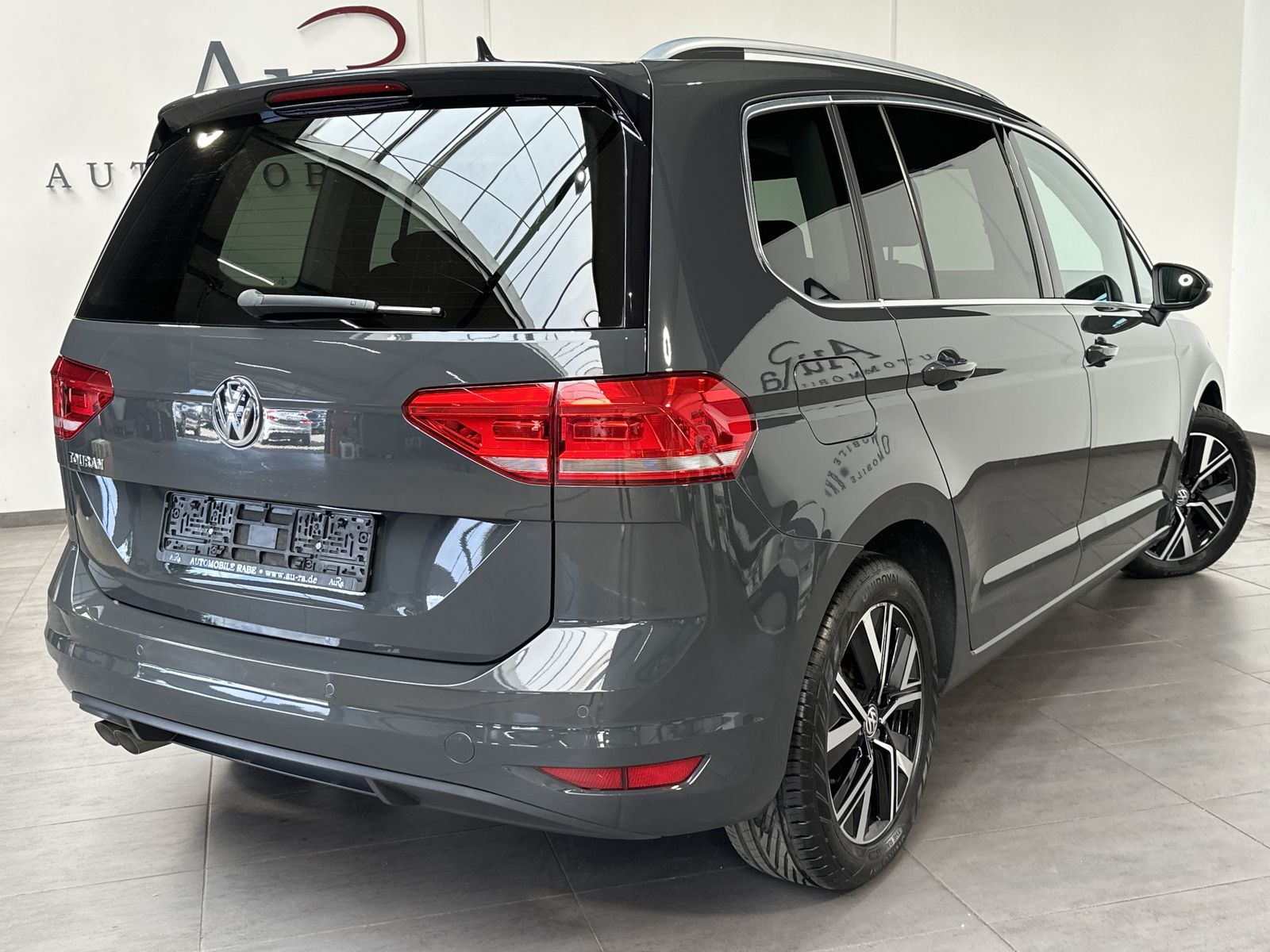 Fahrzeugabbildung Volkswagen Touran 2.0 TDI Highline NAV+LED+ACC+FAMILY-PAKET