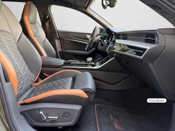 2025 AUDI RS6 photo 4