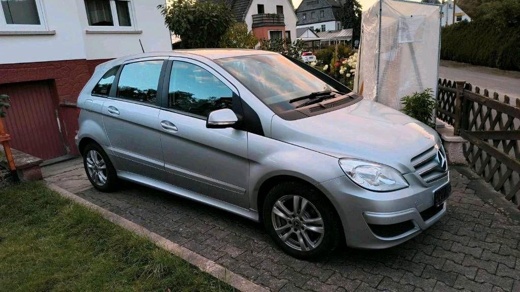 Mercedes-Benz B 180