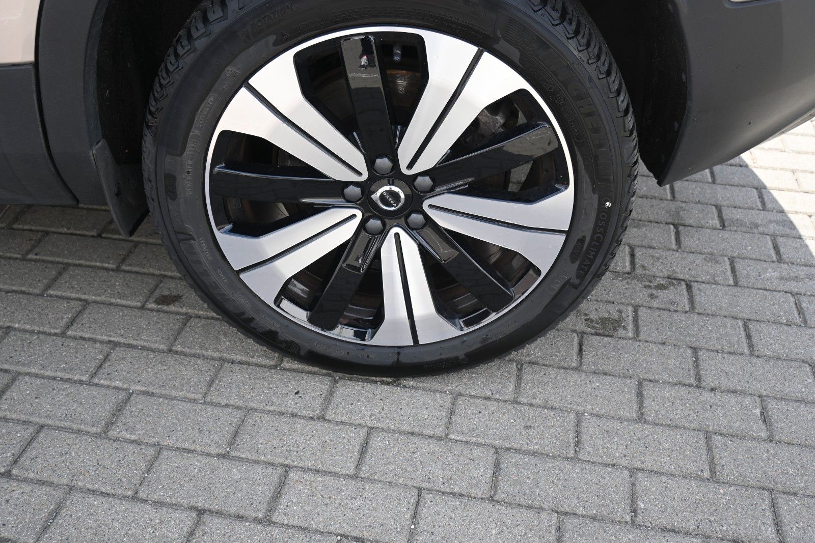 Fahrzeugabbildung Volvo XC40 BEV Plus Single Motor*2WD*WP*RW: 460 KM*