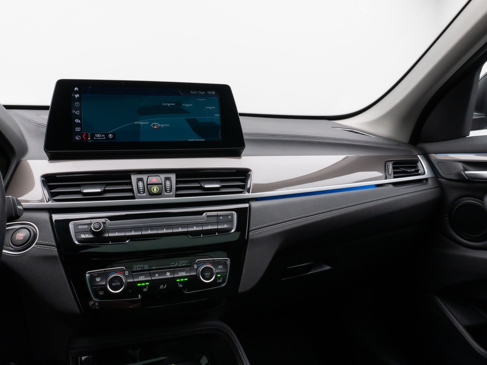 Fahrzeugabbildung BMW X1 xD25e xLine Panorama Kamera HUD DAB Komfort