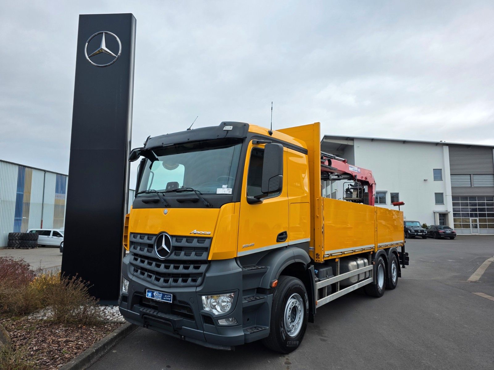Fahrzeugabbildung Mercedes-Benz Arocs 2545 L 6x2 HMF 2110L Zange Retarder