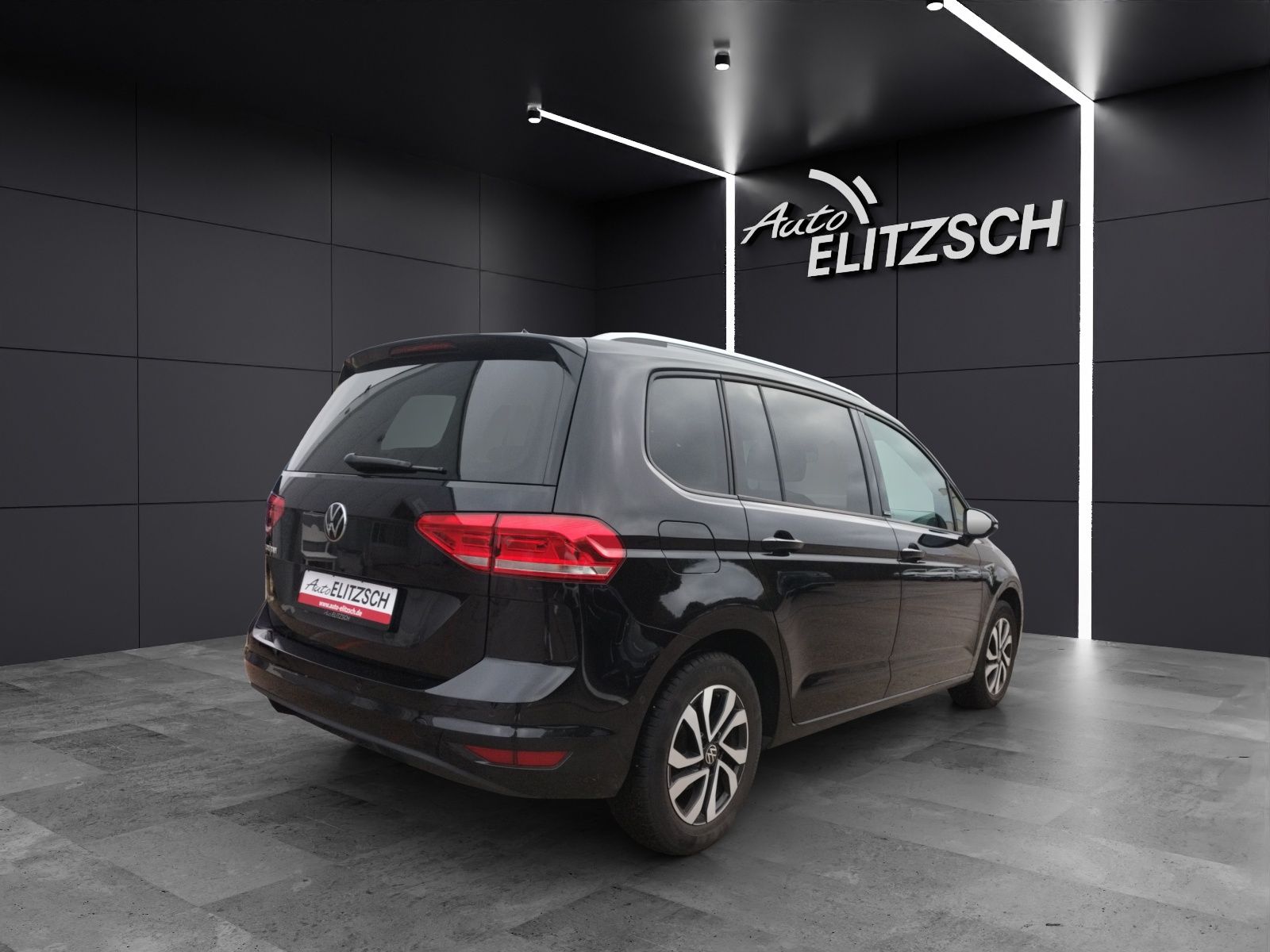 Fahrzeugabbildung Volkswagen Touran TSI Active STH LED Navi ACC Park-Assist S