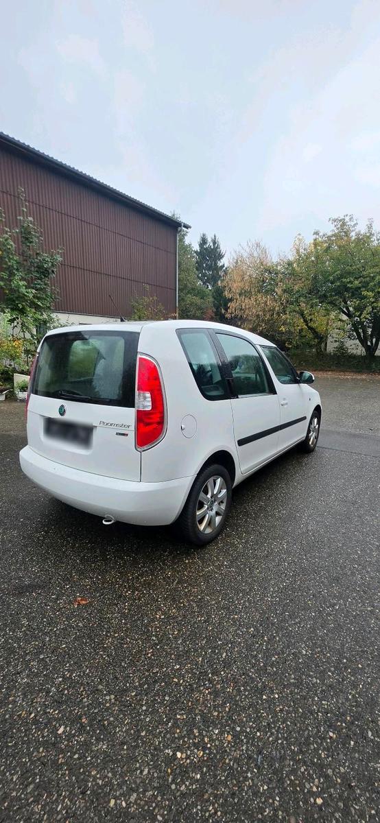 Skoda Roomster 2012 — rear view