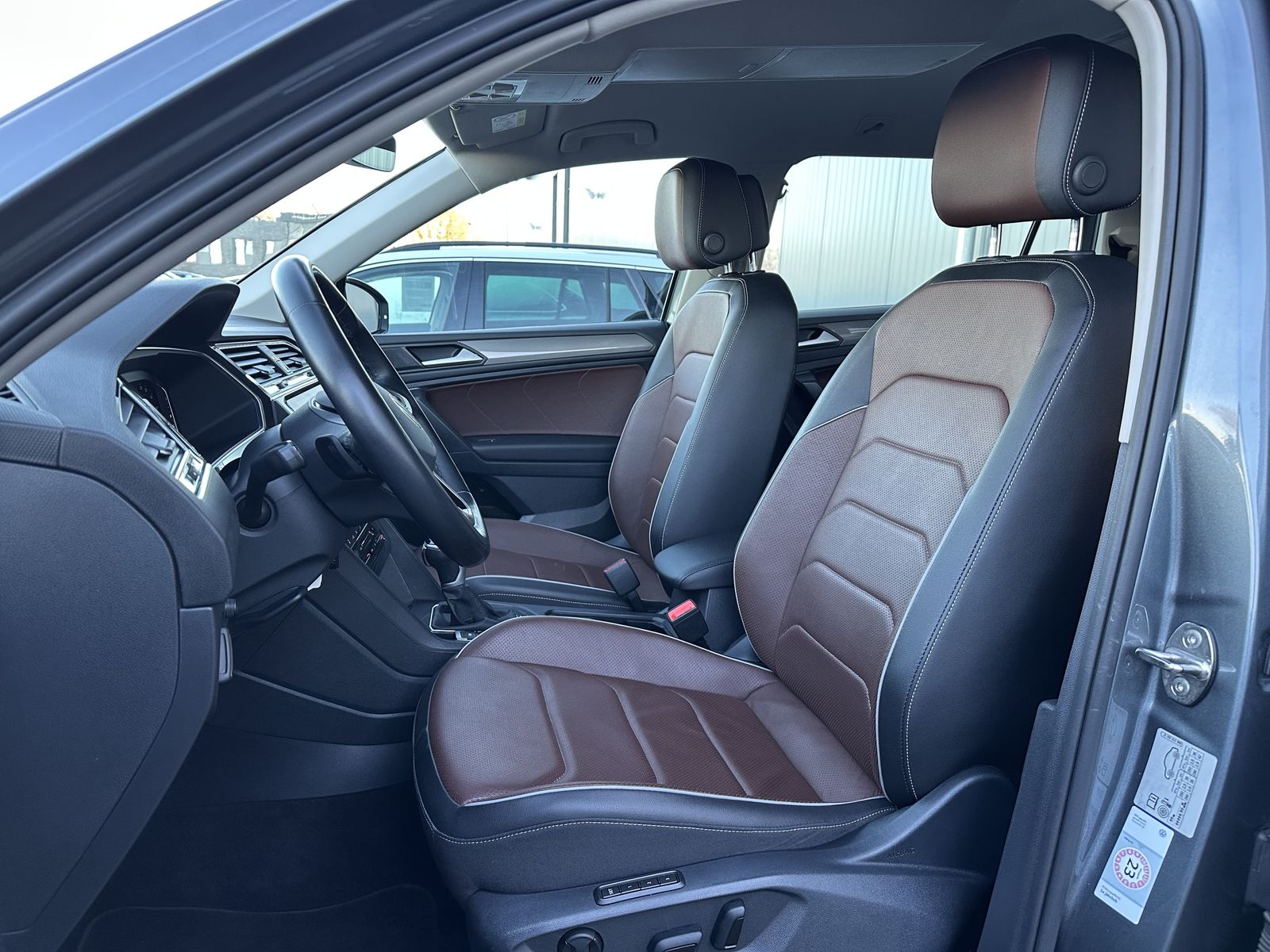 Fahrzeugabbildung Volkswagen Tiguan Allspace 2.0 TDI 4M DSG Life NAV+LED+AHK