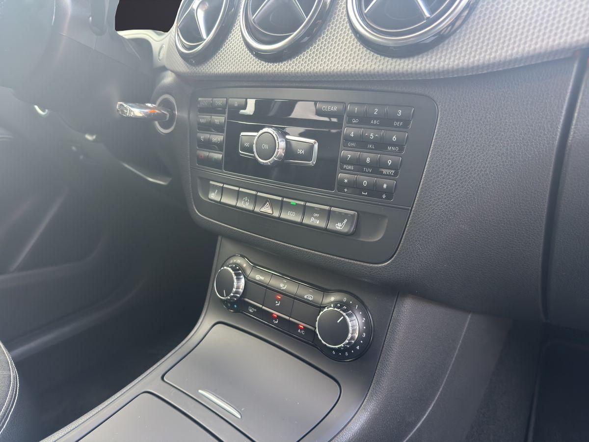 Mercedes-Benz B 180 Bi-Xenon  NAVI Park-Assistent AHK SHZ