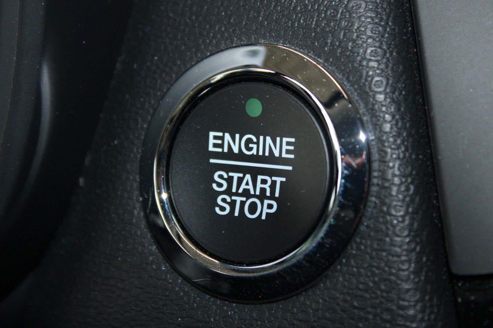 Fahrzeugabbildung Ford EcoSport Titanium NAVI Schiebedach CAM WinterPak