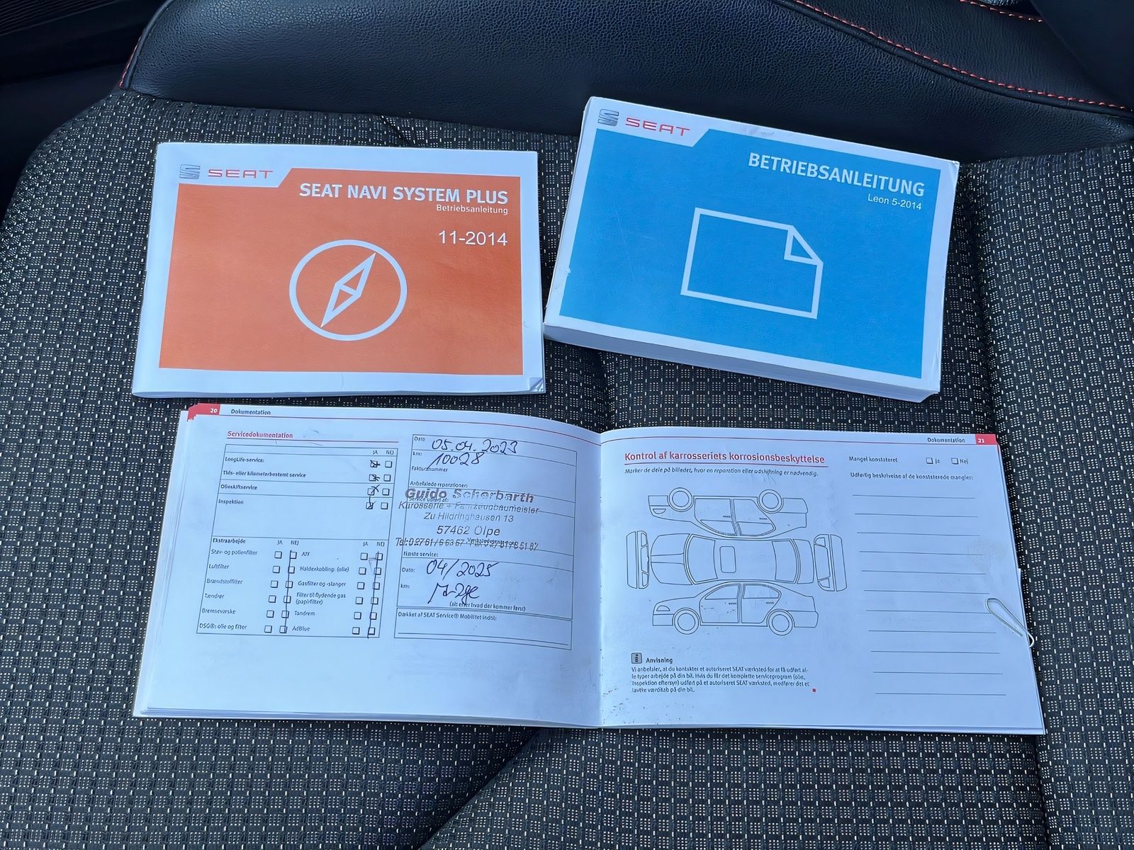 Fahrzeugabbildung SEAT Leon 2.0 TDI ST FR DSG NAVI PANO LED TEMPOMAT