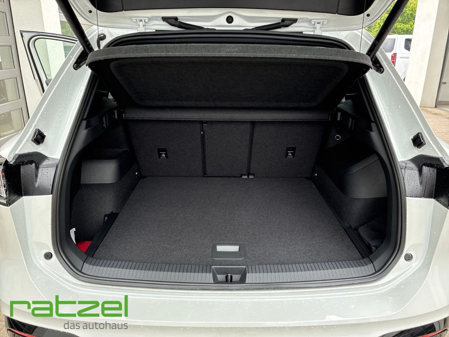 Fahrzeugabbildung Volkswagen Tiguan R-Line 2.0 TDI 4Motion Standh.+Leder+PANO