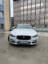 Jaguar XE 20t 200PS Portfolio Automatik Portfolio - Jaguar XE in Hamburg
