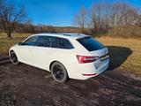 Skoda Superb 1.8 TSI DSG Style Kombi - moon-weiß, AHK  - Skoda Superb: Dsg