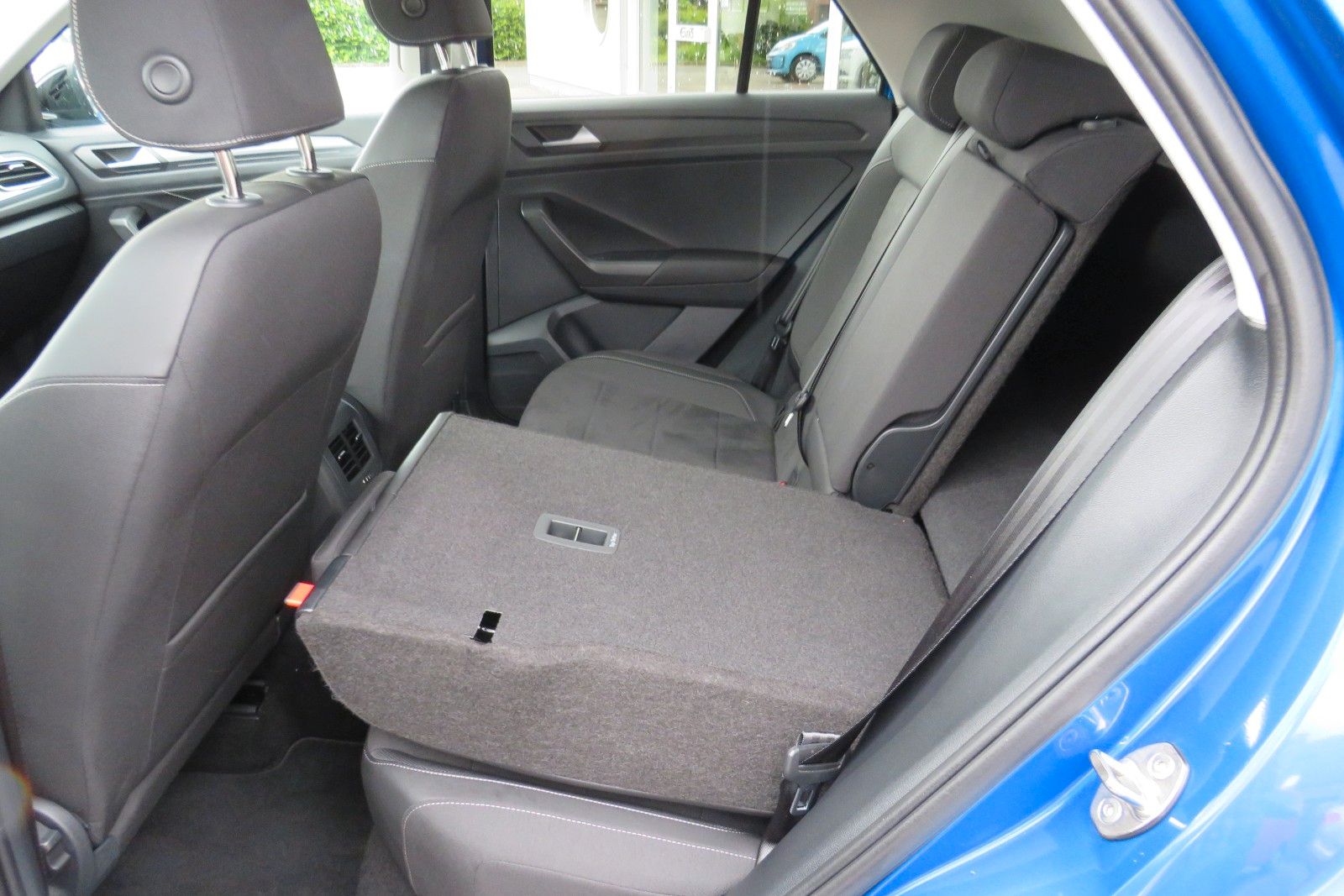 Fahrzeugabbildung Volkswagen T-Roc Style ACC APP MASSAGE SITZH. 17`KAMERA 1.H