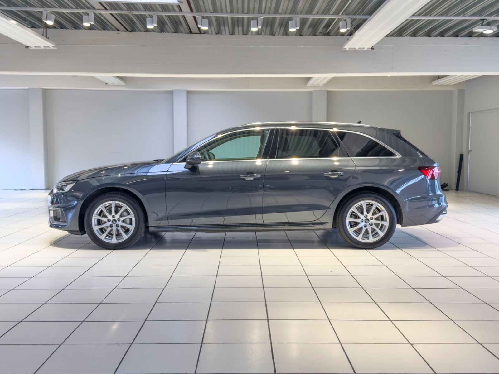 AUDI A4 — zdjęcie 8