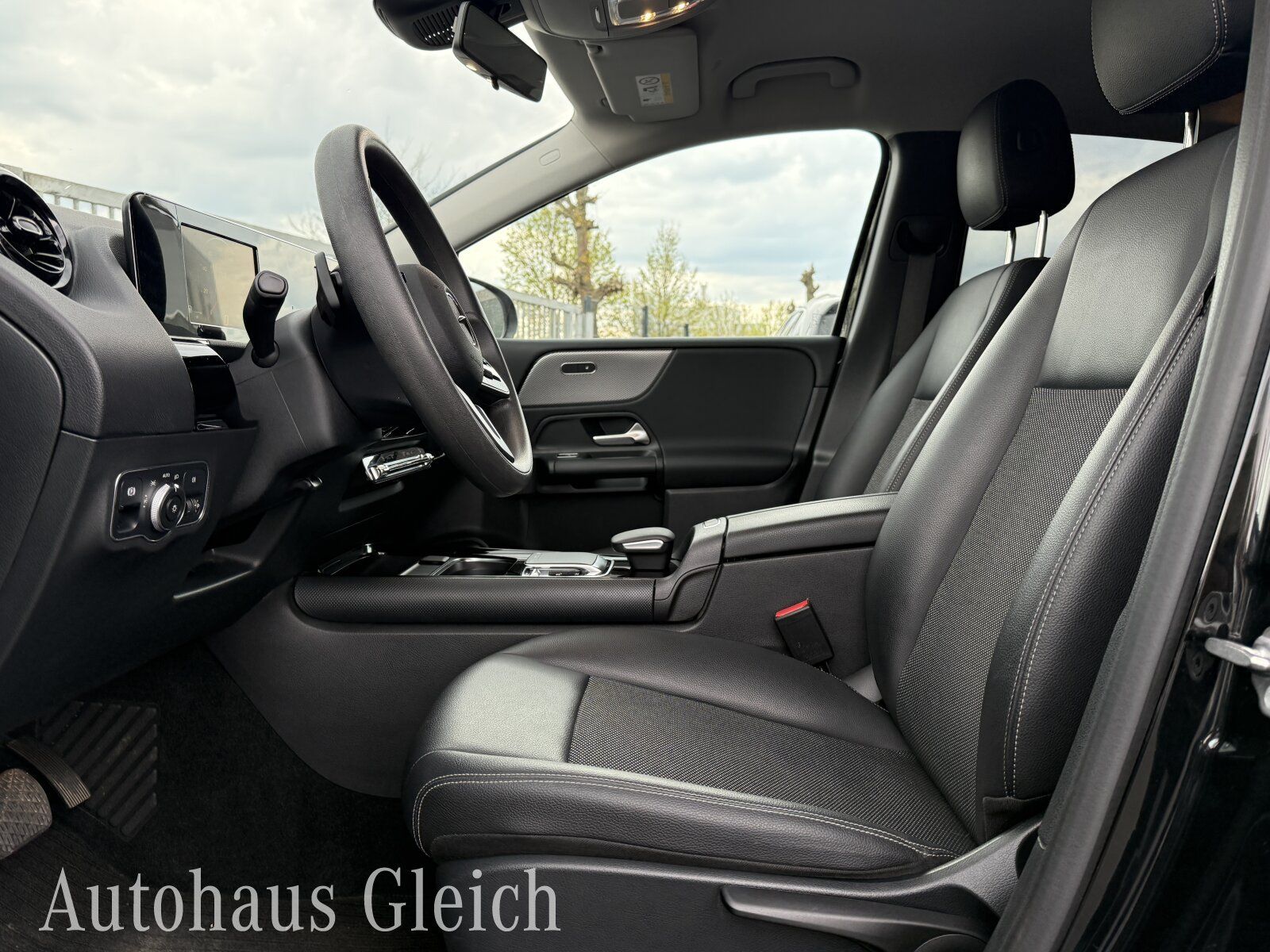 Fahrzeugabbildung Mercedes-Benz B 180 d (EURO 6d-TEMP) Navi/Autom./Klima/Sitzhzg
