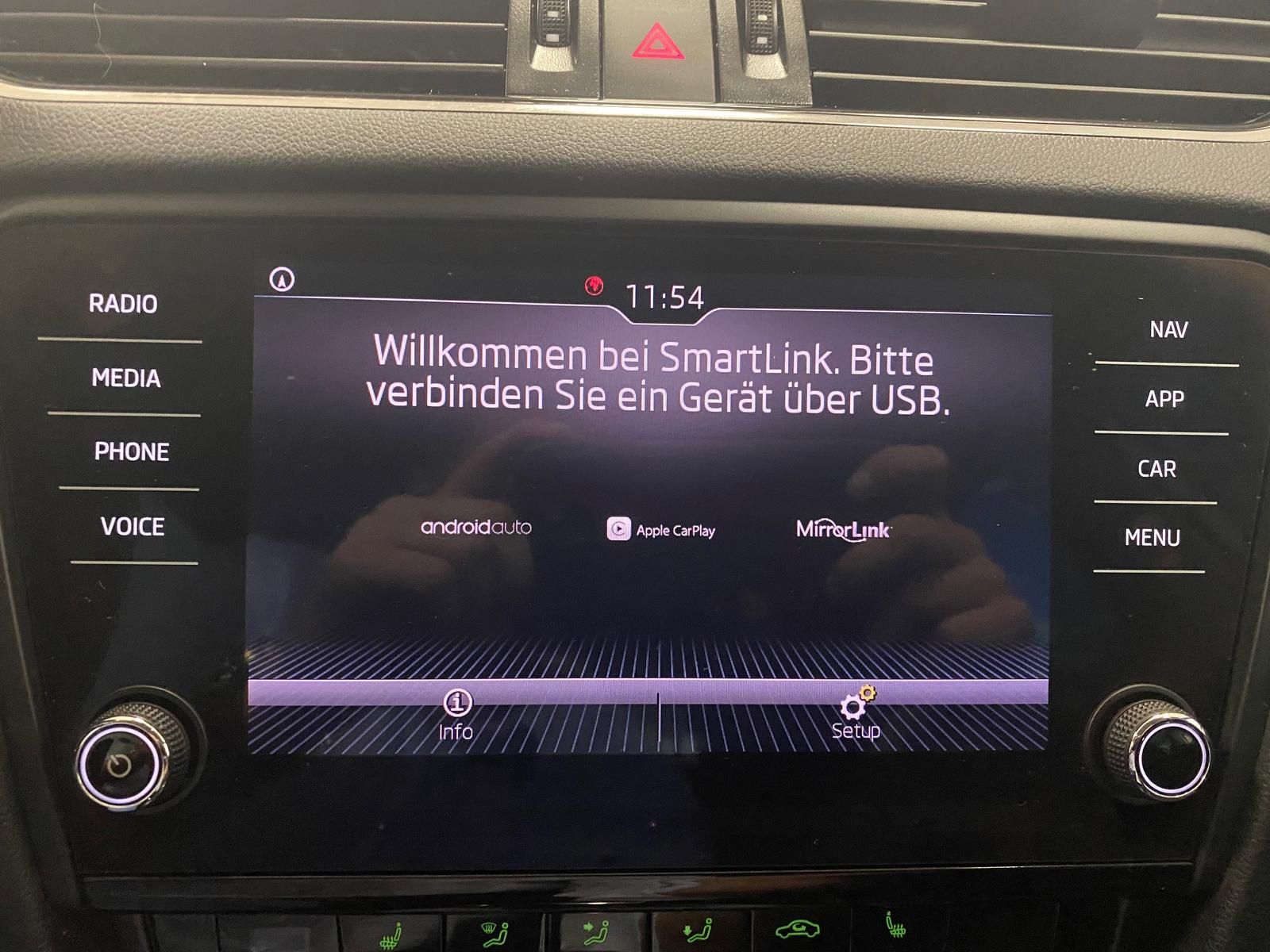 Fahrzeugabbildung SKODA Octavia 2.0 TDI Tour APP+ALLWETTER+NAVI+SITZHEIZ