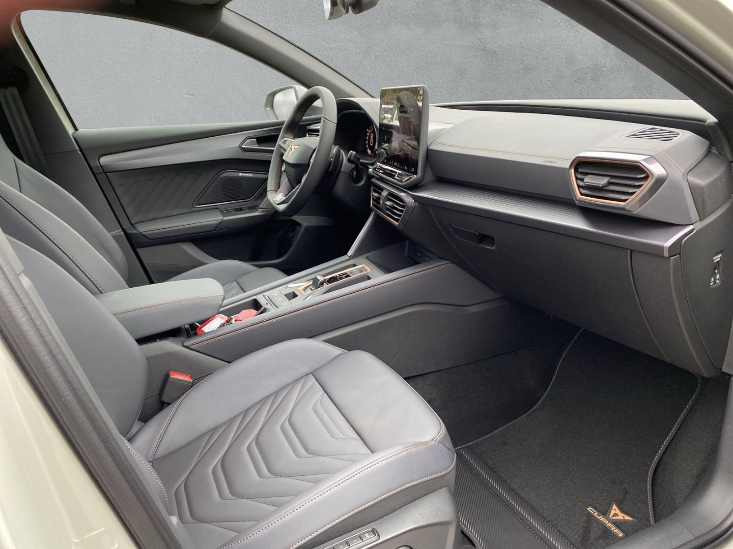 Fahrzeugabbildung CUPRA Leon Sportstourer VZ 4Drive*NAVI*MATRIX*CAM*SHZ*