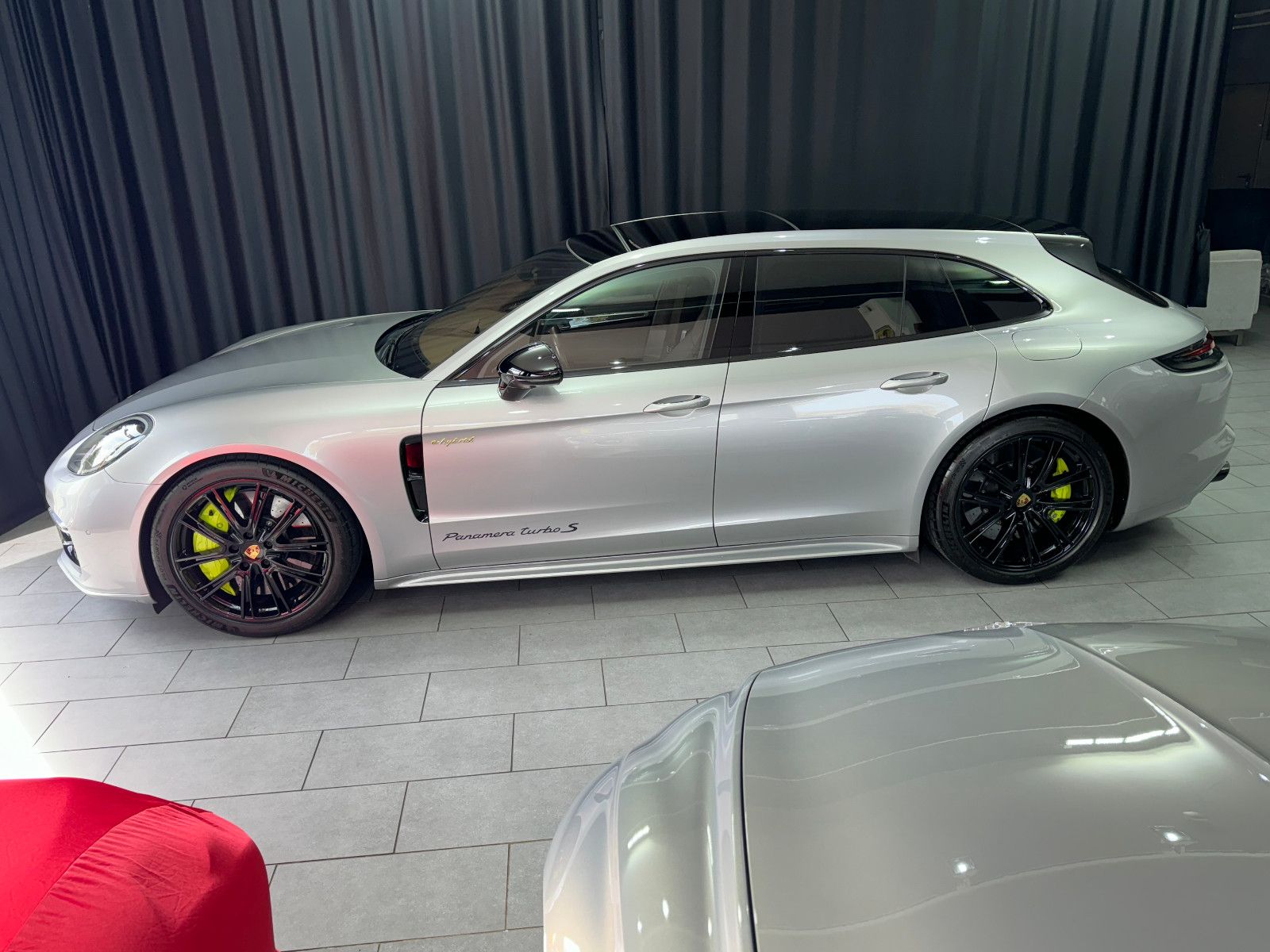 Fahrzeugabbildung Porsche Panamera Sport Turismo Turbo S E-Hybrid*PCCB*ACC