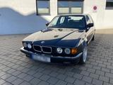 BMW 750i E32 - BMW 750: E32 750i