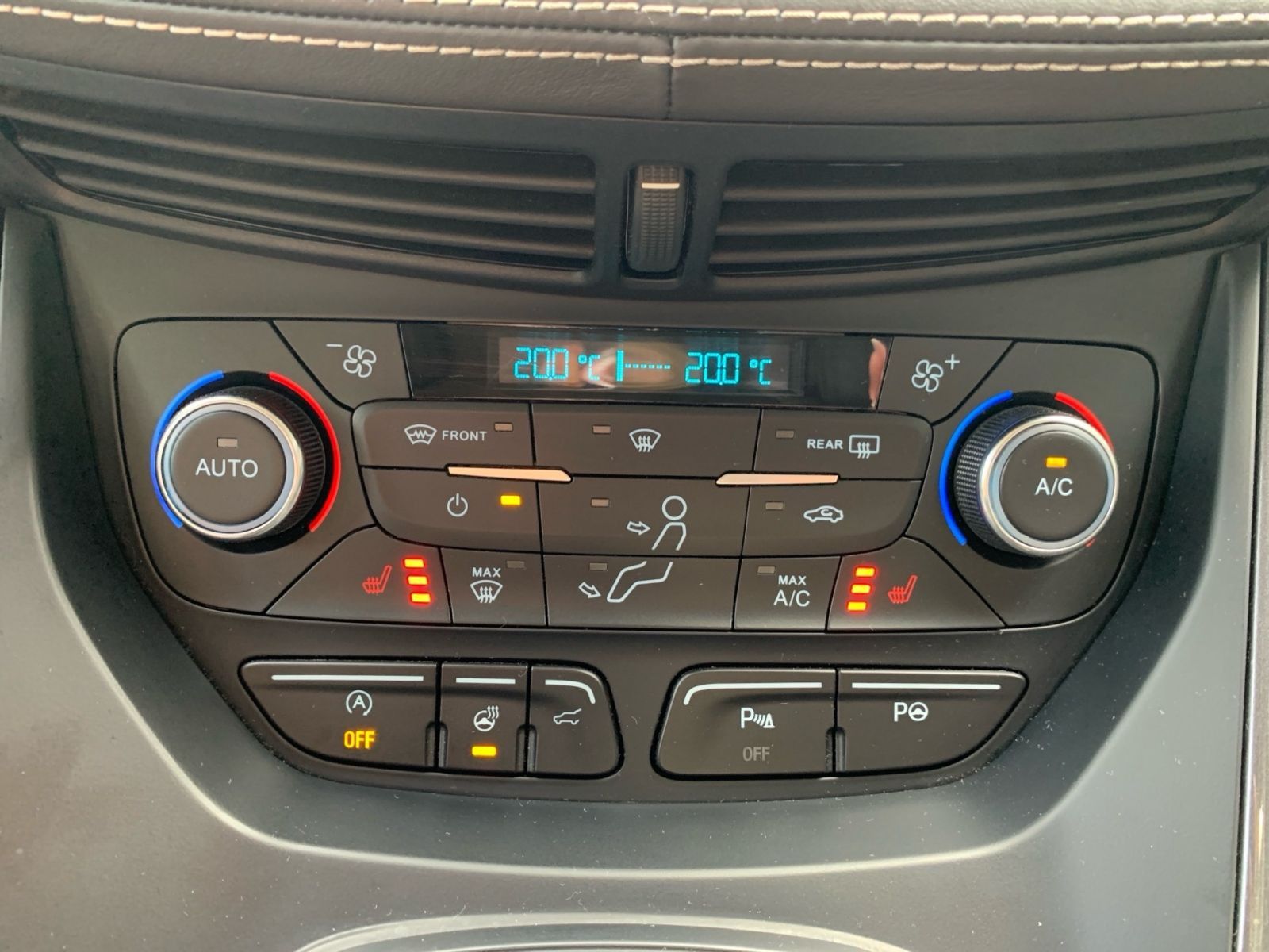Fahrzeugabbildung Ford Kuga 1.5 EcoBoost Automatik Vignale 4x4 AHK