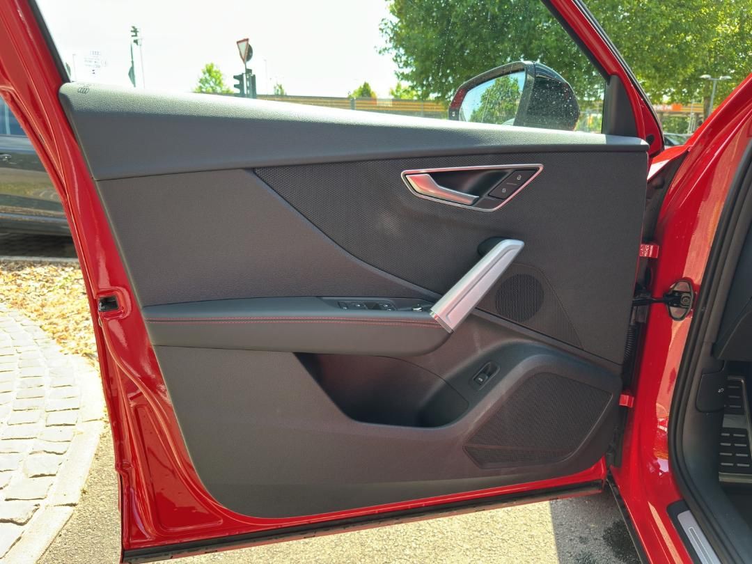 Fahrzeugabbildung Audi Q2 S line 40 TFSI, Kamera, Leder, Matrix, Pano,