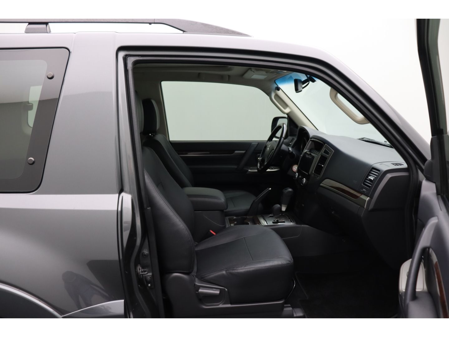 Fahrzeugabbildung Mitsubishi Pajero GLS 3,8L 4WD AHK, AppleCP, Pano, Schiebed