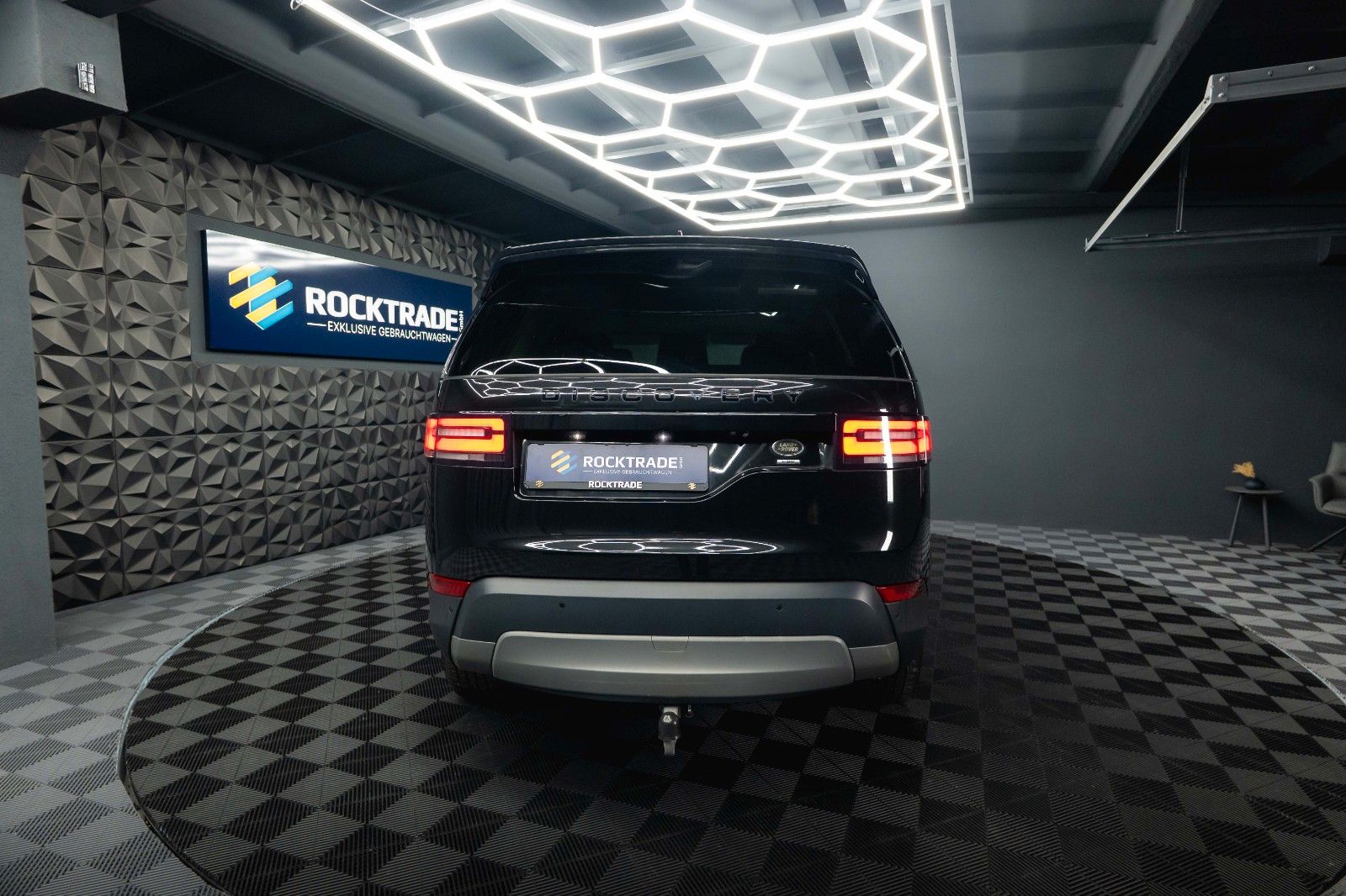 Fahrzeugabbildung Land Rover Discovery 5 2.0 TD SD4 HSE BLACK 4x4 *AHK*LED*