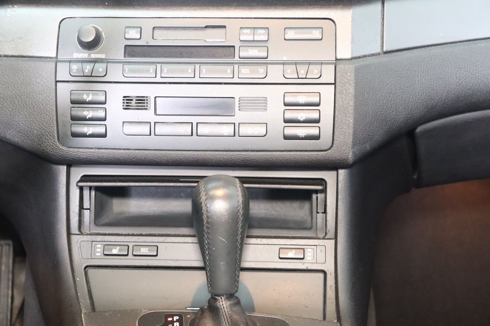 Fahrzeugabbildung BMW 318 i Automatik * SHZ * Xenon * HU/AU 03.27