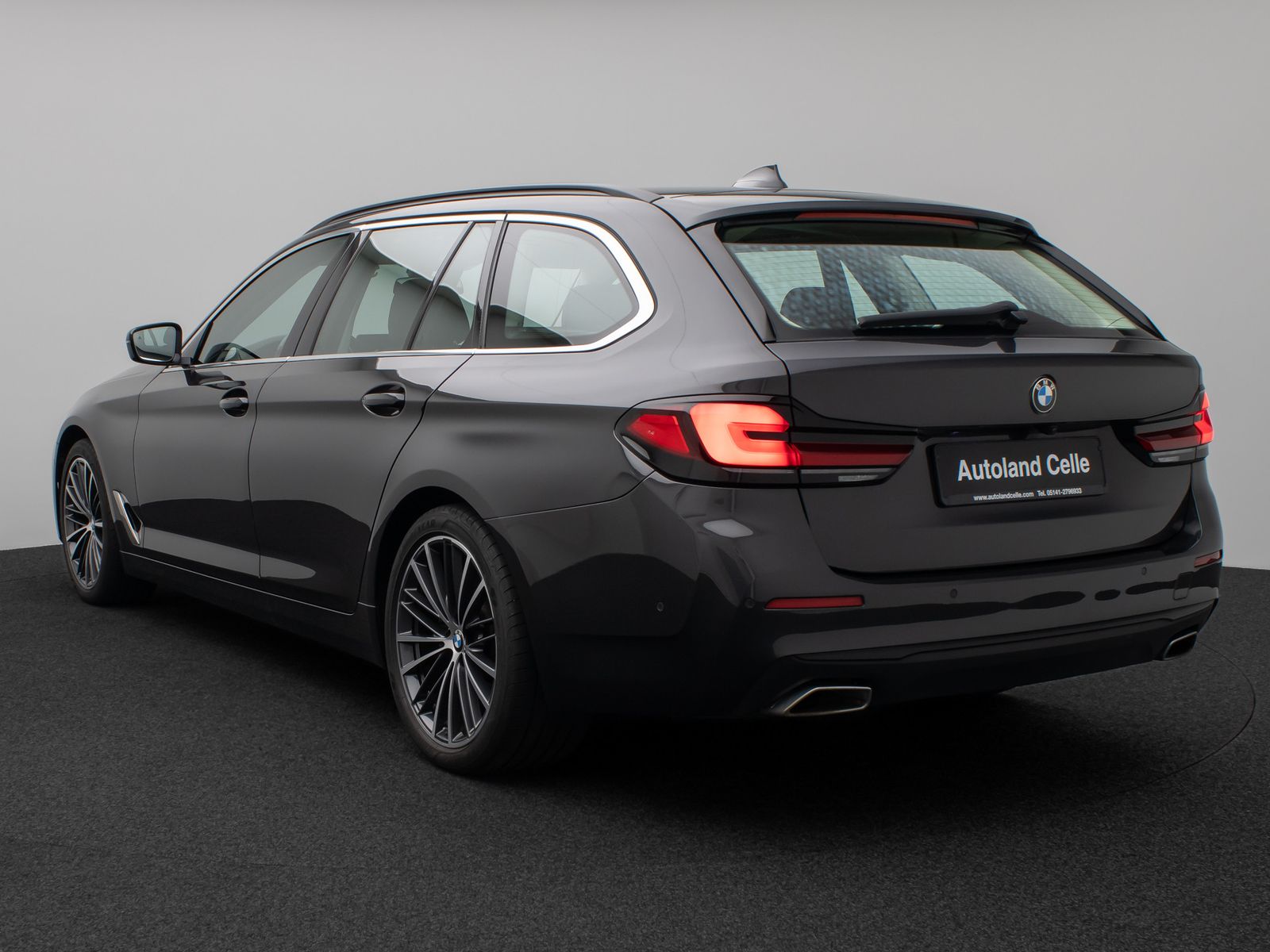 Fahrzeugabbildung BMW 520d Panorama Kamera HUD DAB 4Klima Alarm 19Zoll