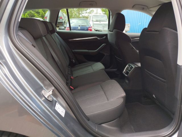 Fahrzeugabbildung SKODA Octavia Combi Style 2.0 TDI DSG