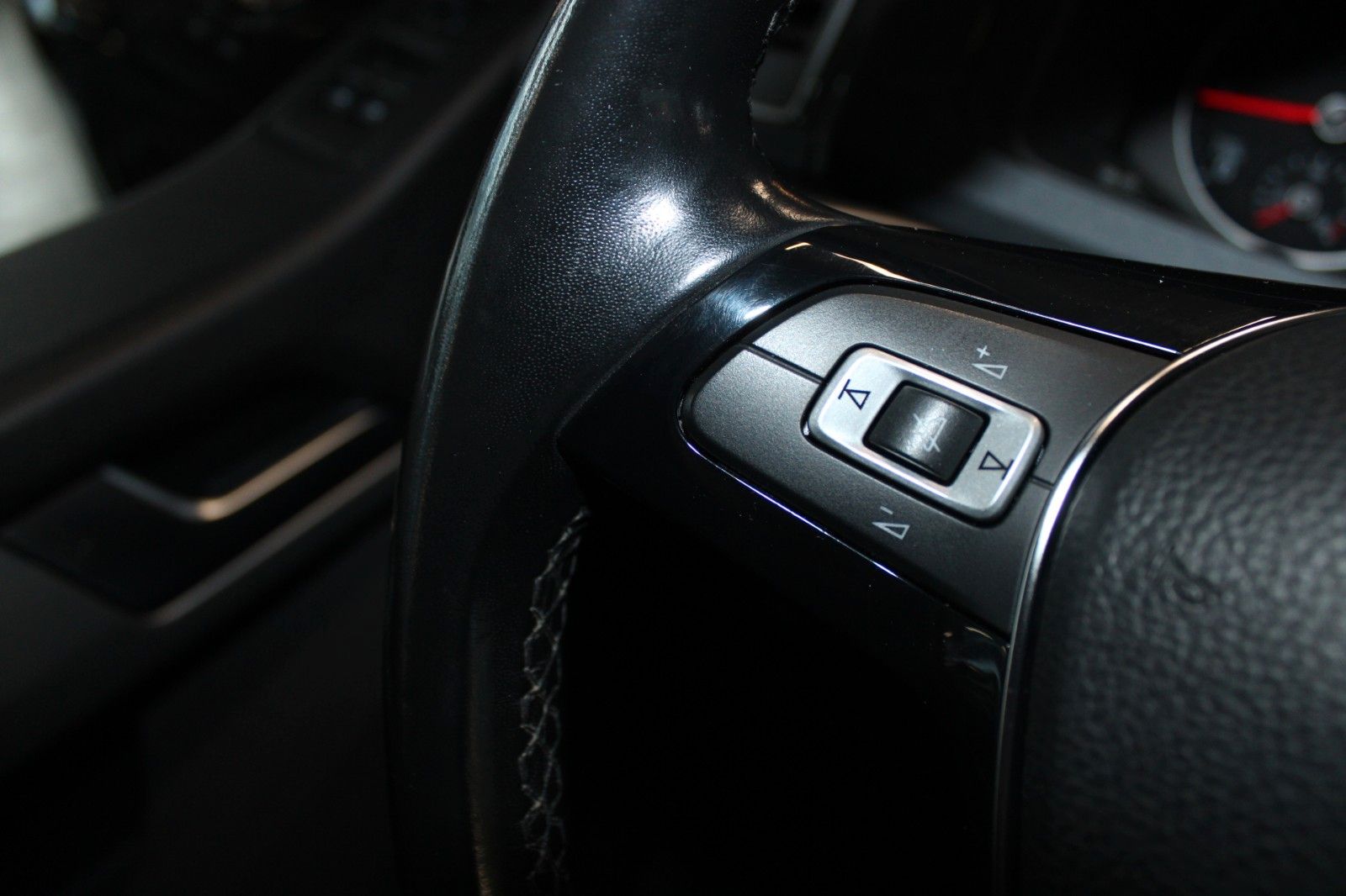 Fahrzeugabbildung Volkswagen T6 Multivan 2.0 TDi DSG Comfortline 7-Sitze AHK