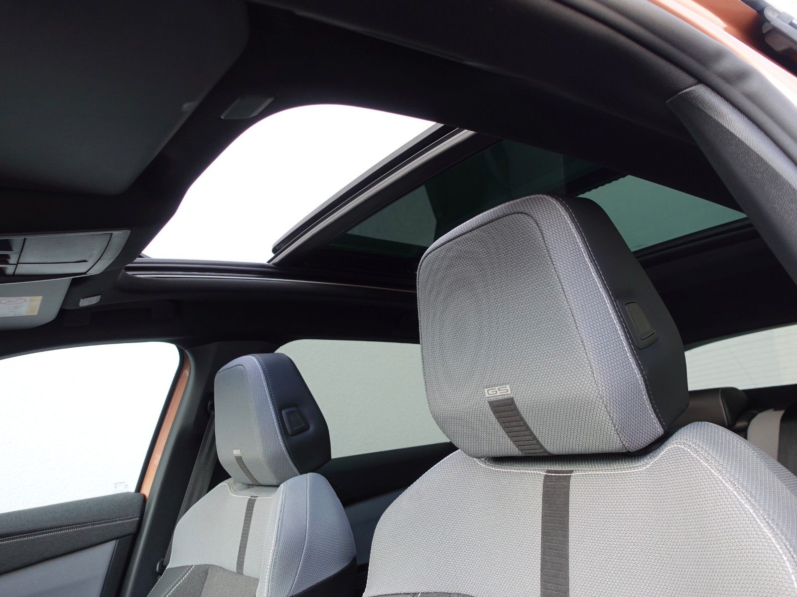 Fahrzeugabbildung Opel Grandland Electric GS,Pano,20",Navi,Kamera,Sitzh