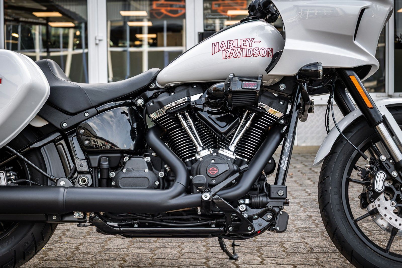 Fahrzeugabbildung Harley-Davidson FXLRST LOW RIDER ST 117 MY26