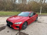 Volvo S60 T5 R Design 8Fach STHZ ACC Pano Garantie - Volvo S60 mit Benzin-Antrieb