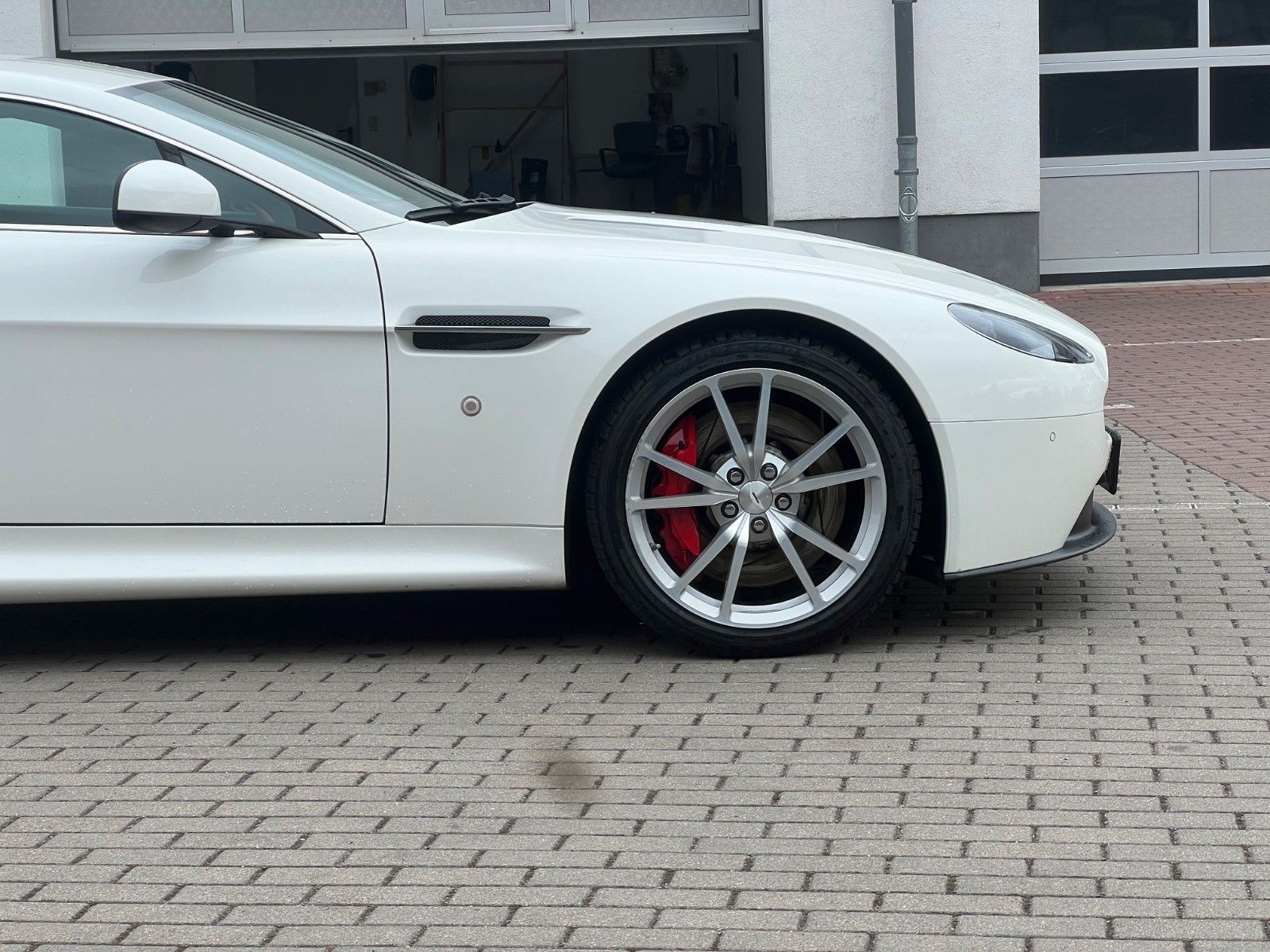 Fahrzeugabbildung Aston Martin V8 Vantage Coupe*RFK nur 18TKM*wie NEU
