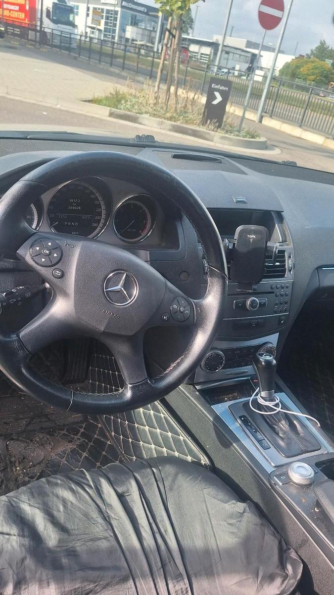 Mercedes-Benz C220 2011 — двигун
